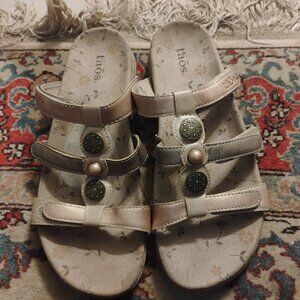 Taos sandals two tone 3 straps